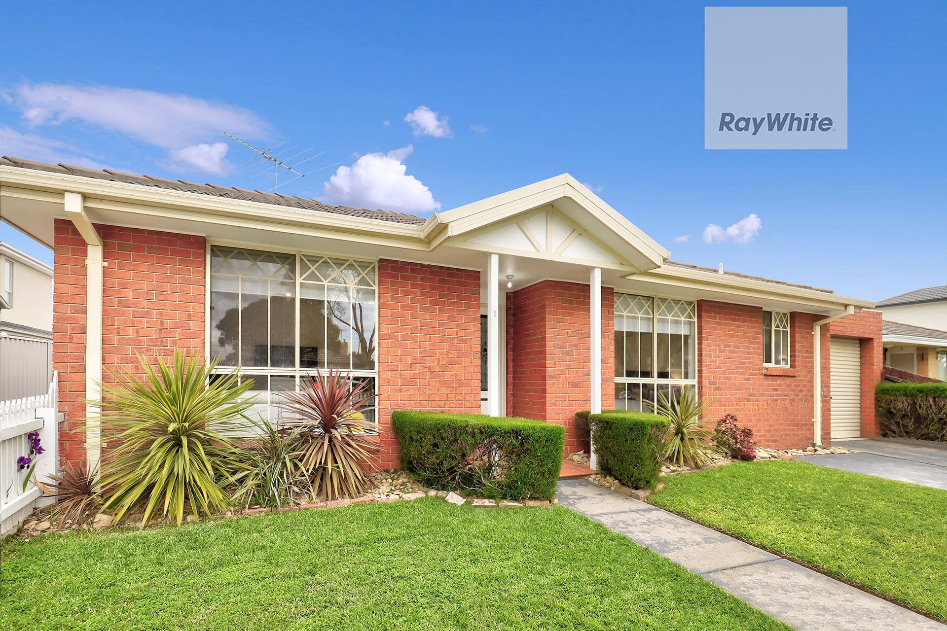 15 Waratah Avenue, Tullamarine VIC 3043, Tullamarine - Thumbnail 2