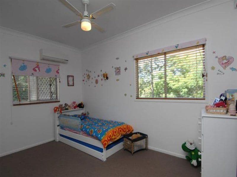 13 Gibson Crescent, HOLLAND PARK QLD 4121, Holland Park - Thumbnail 7