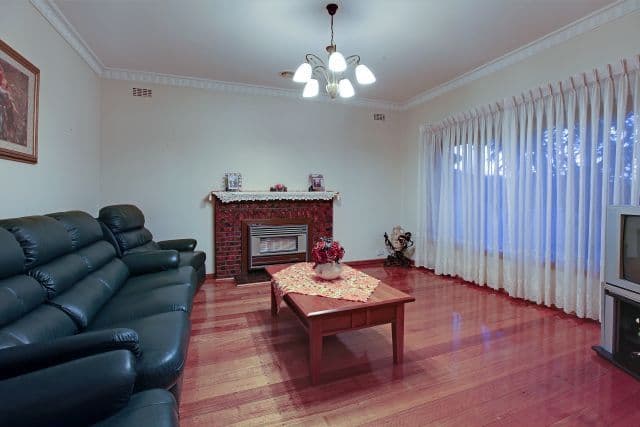 33 Hughes Parade, RESERVOIR VIC 3073, Reservoir - Thumbnail 3