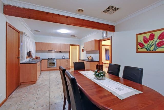 33 Hughes Parade, RESERVOIR VIC 3073, Reservoir - Thumbnail 4