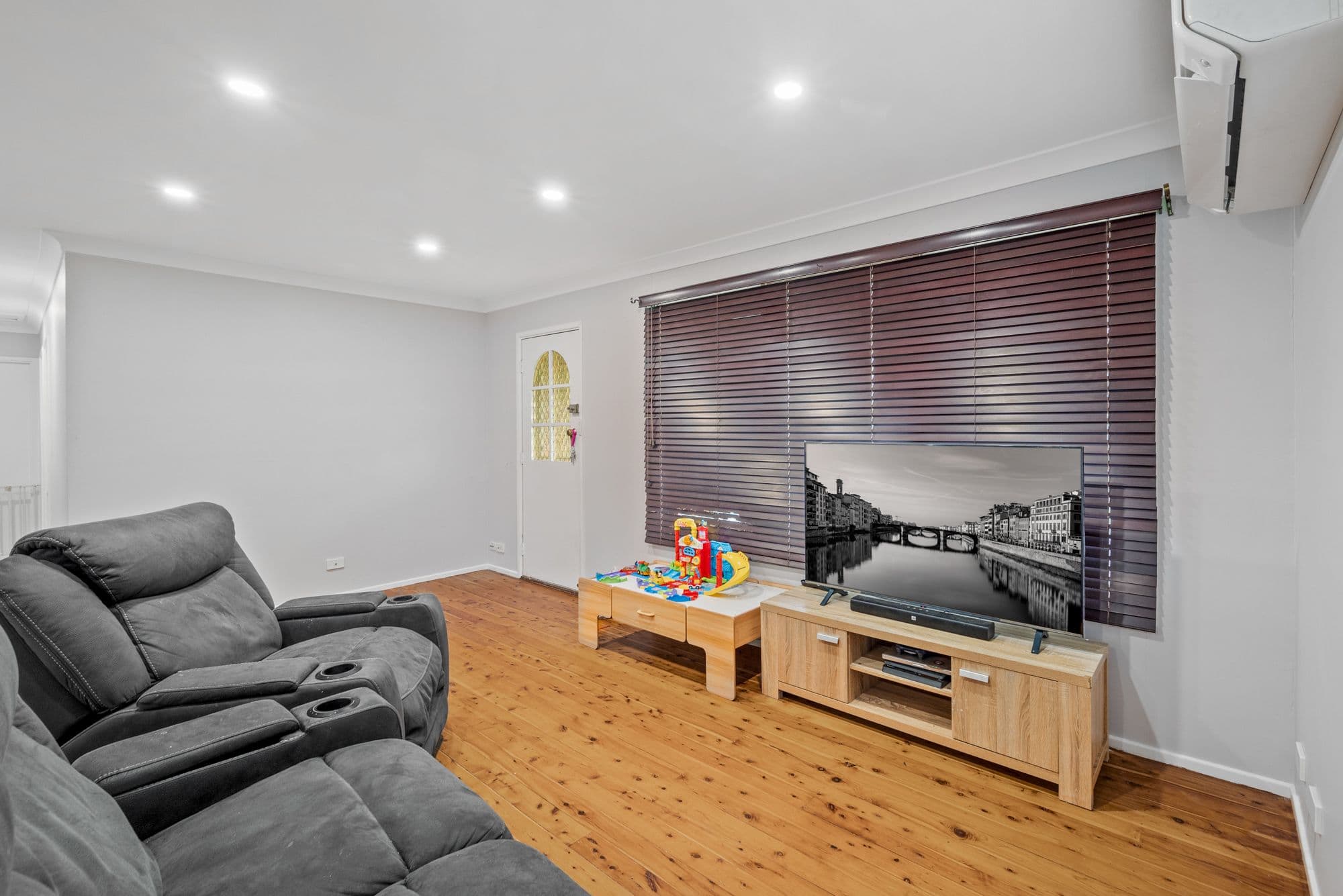 4 Christine Street, South Penrith NSW 2750, South Penrith - Thumbnail 2