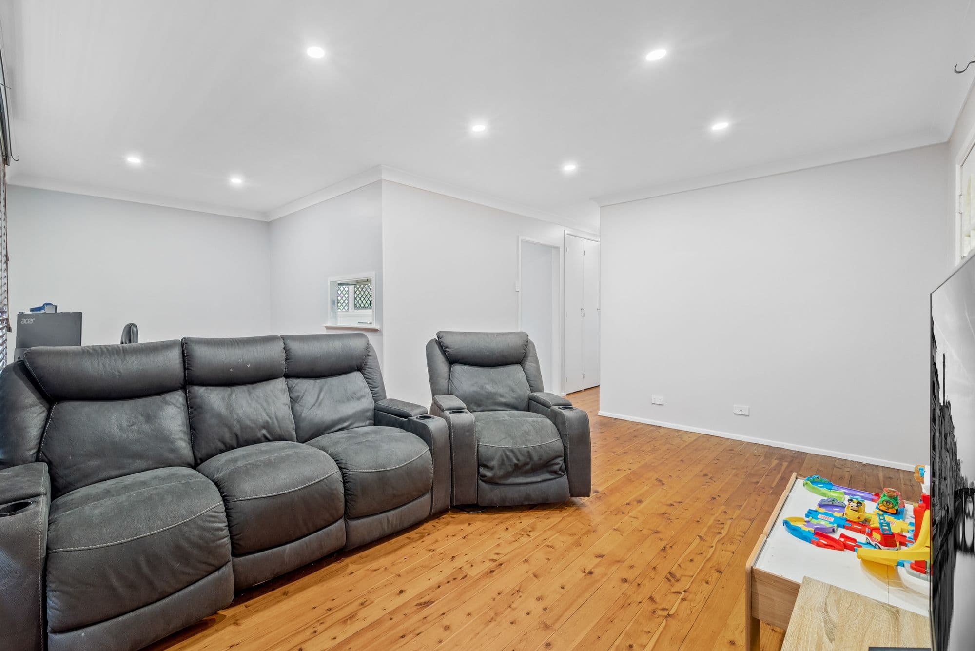 4 Christine Street, South Penrith NSW 2750, South Penrith - Thumbnail 3