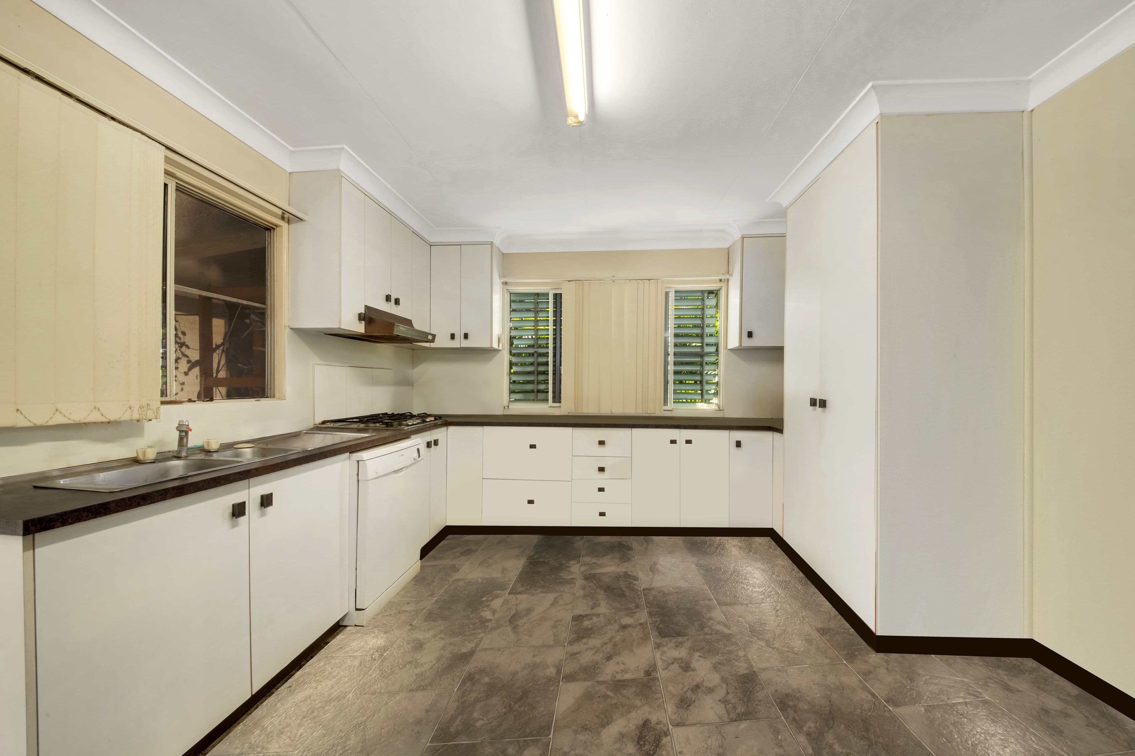 31 Island Esplanade, Boyne Island QLD 4680, Boyne Island - Thumbnail 6