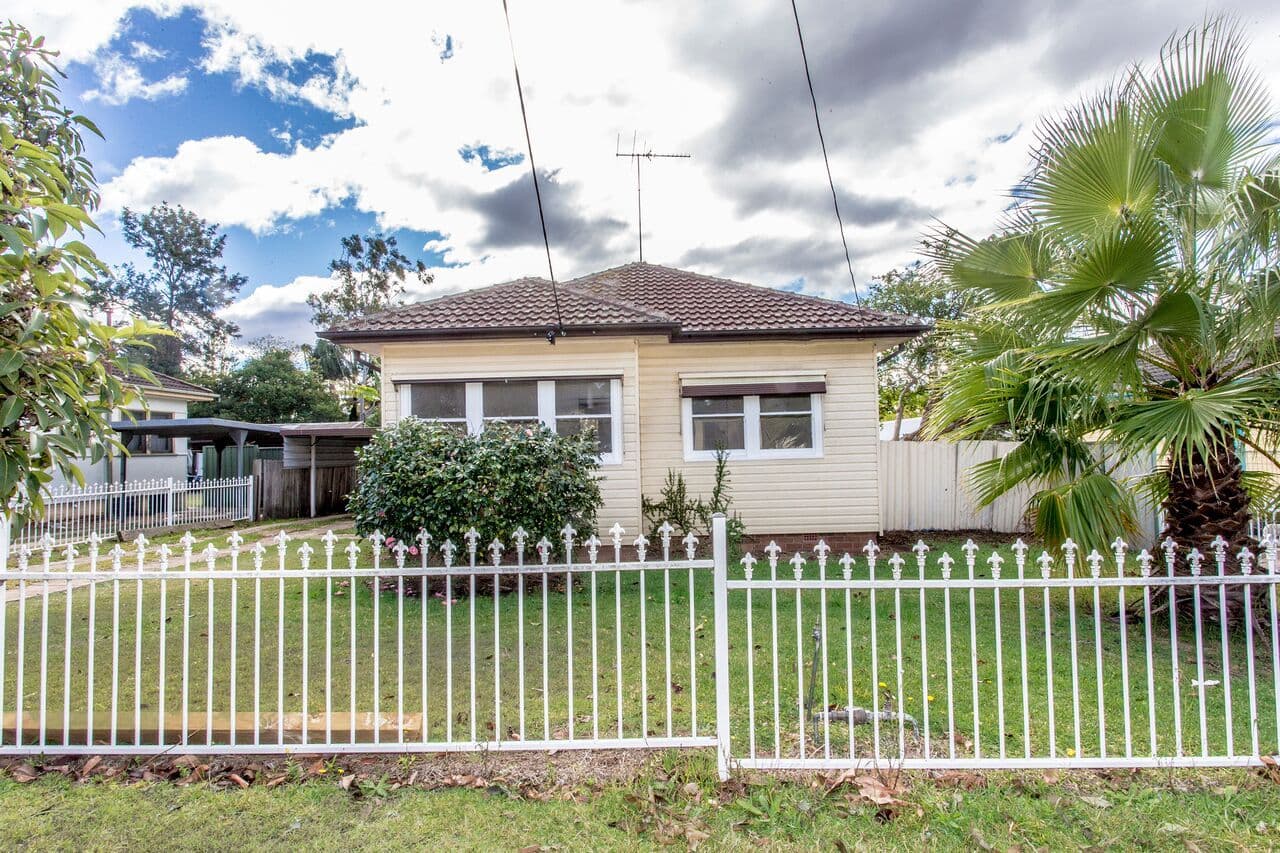 25 Edmondson Avenue, St Marys - Image 1