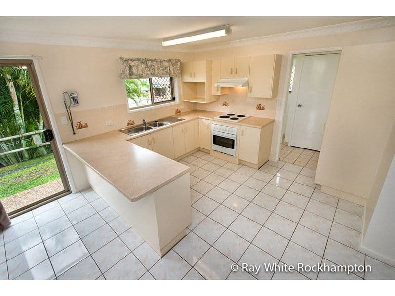 8 Lobelia Close, NORMAN GARDENS QLD 4701, Norman Gardens - Thumbnail 2