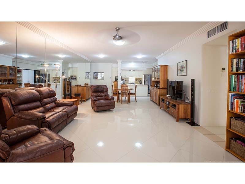 8 Parnoo Street, CHEVRON ISLAND QLD 4217, Chevron Island - Thumbnail 5