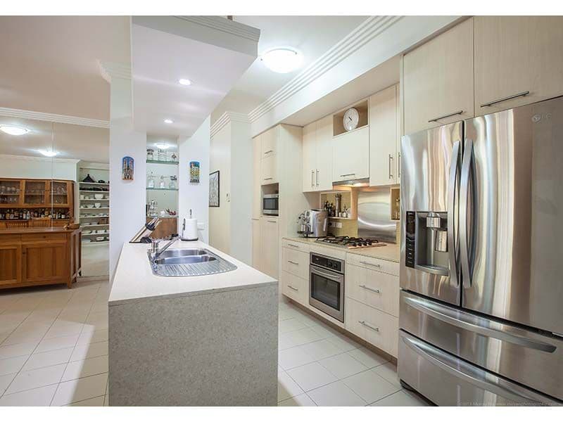 8 Parnoo Street, CHEVRON ISLAND QLD 4217, Chevron Island - Thumbnail 8