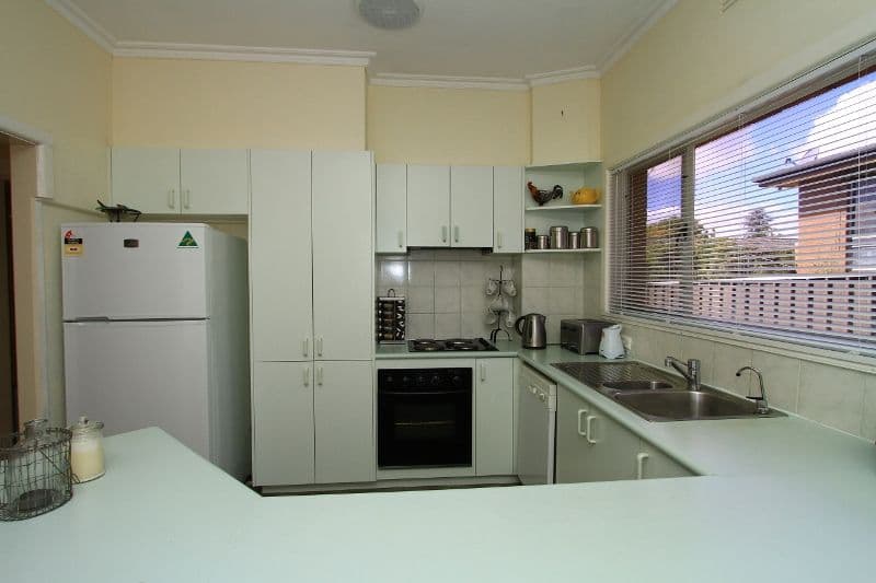 24 Putnam Avenue, STRATHDALE VIC 3550, Strathdale - Thumbnail 4