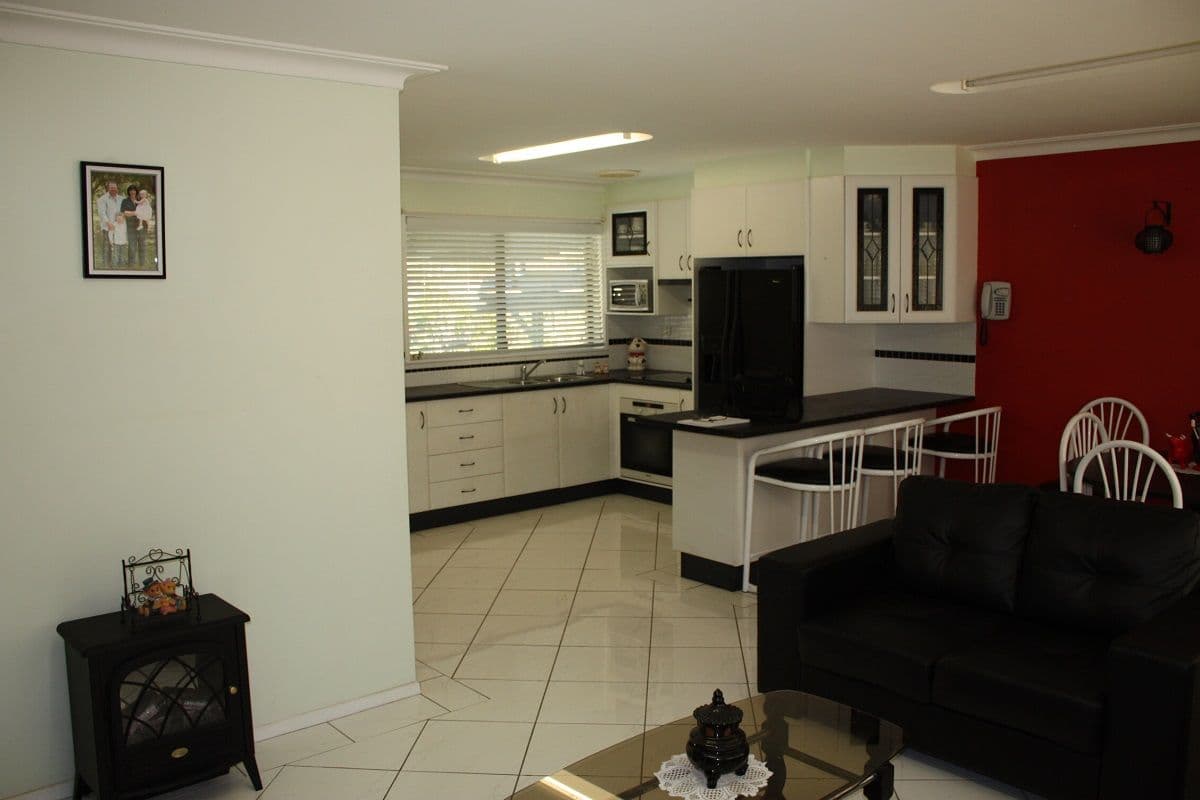 281 Sunset Strip, Manyana - Thumbnail 5