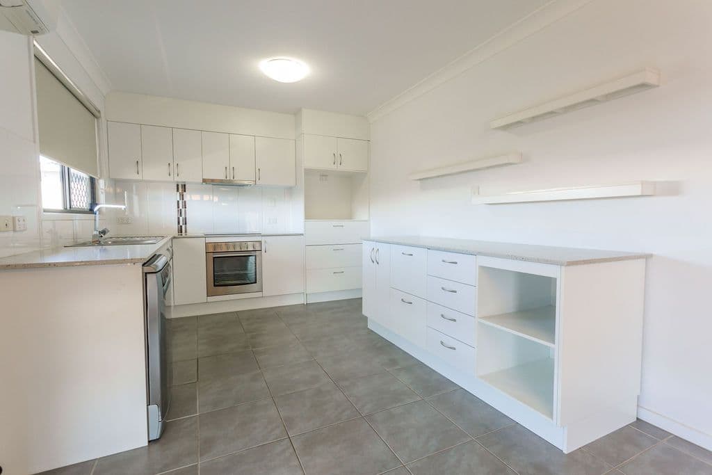 57 Mayfair Drive, Emerald QLD 4720, Emerald - Thumbnail 4