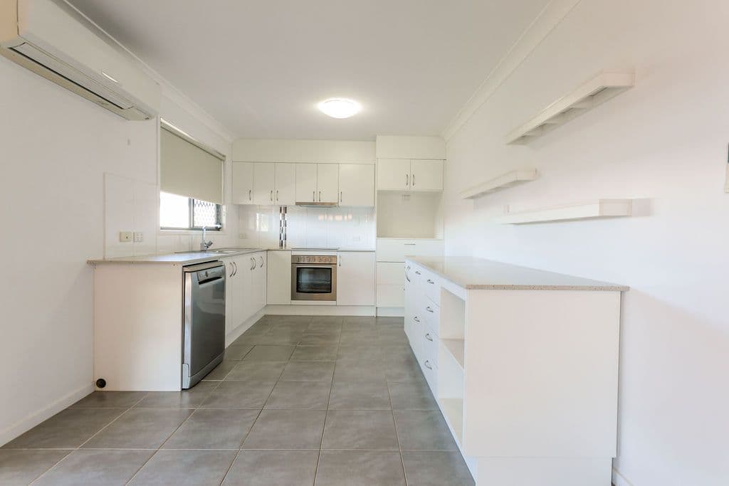 57 Mayfair Drive, Emerald QLD 4720, Emerald - Thumbnail 5