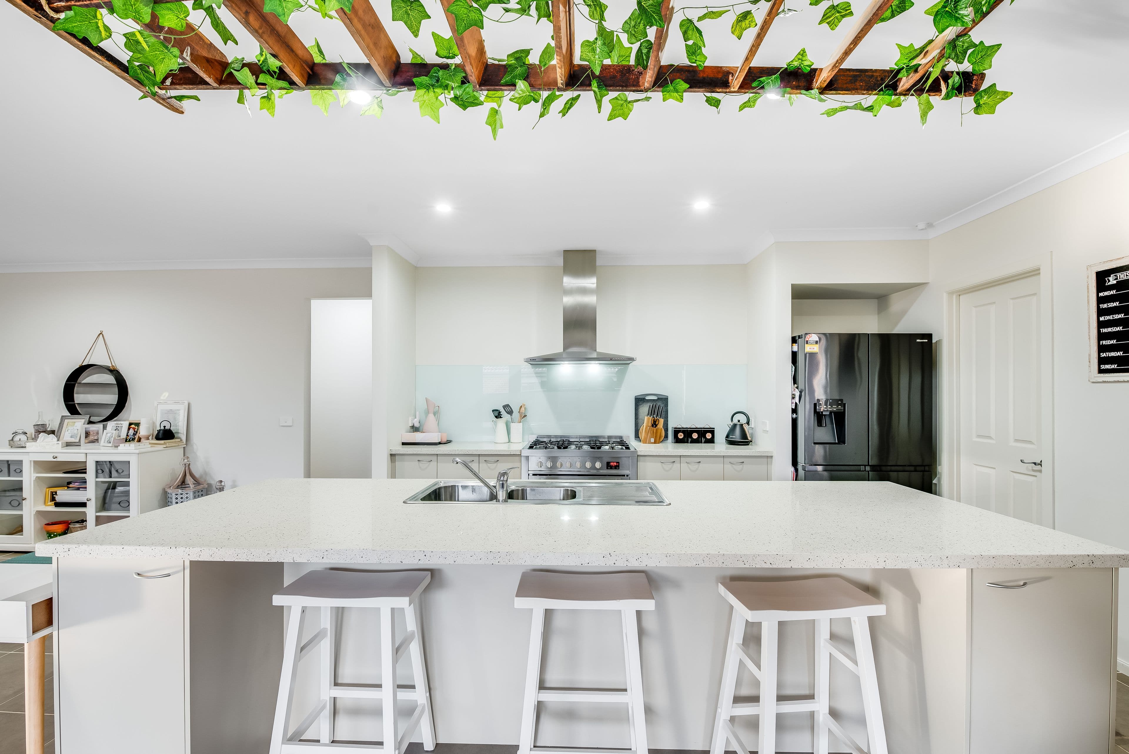 9 Zieria Drive, South Morang VIC 3752, South Morang - Thumbnail 2