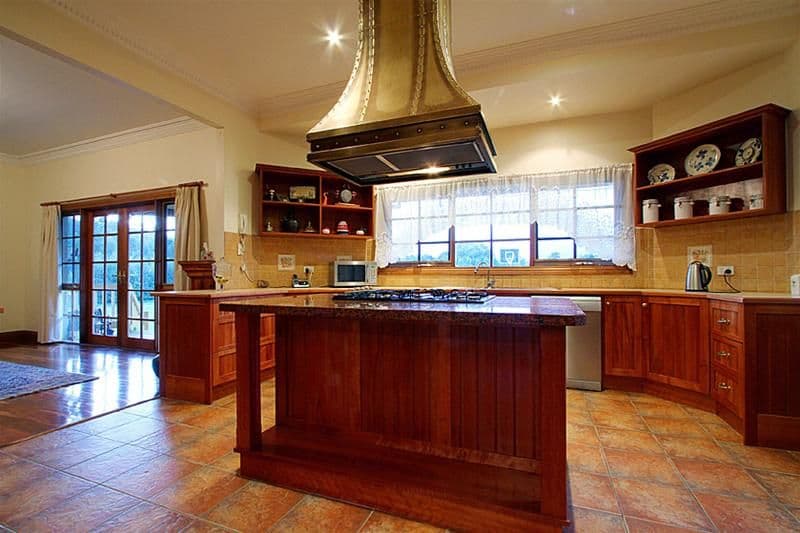 4 Thomson Park Drive, WHITTLESEA VIC 3757, Whittlesea - Thumbnail 2