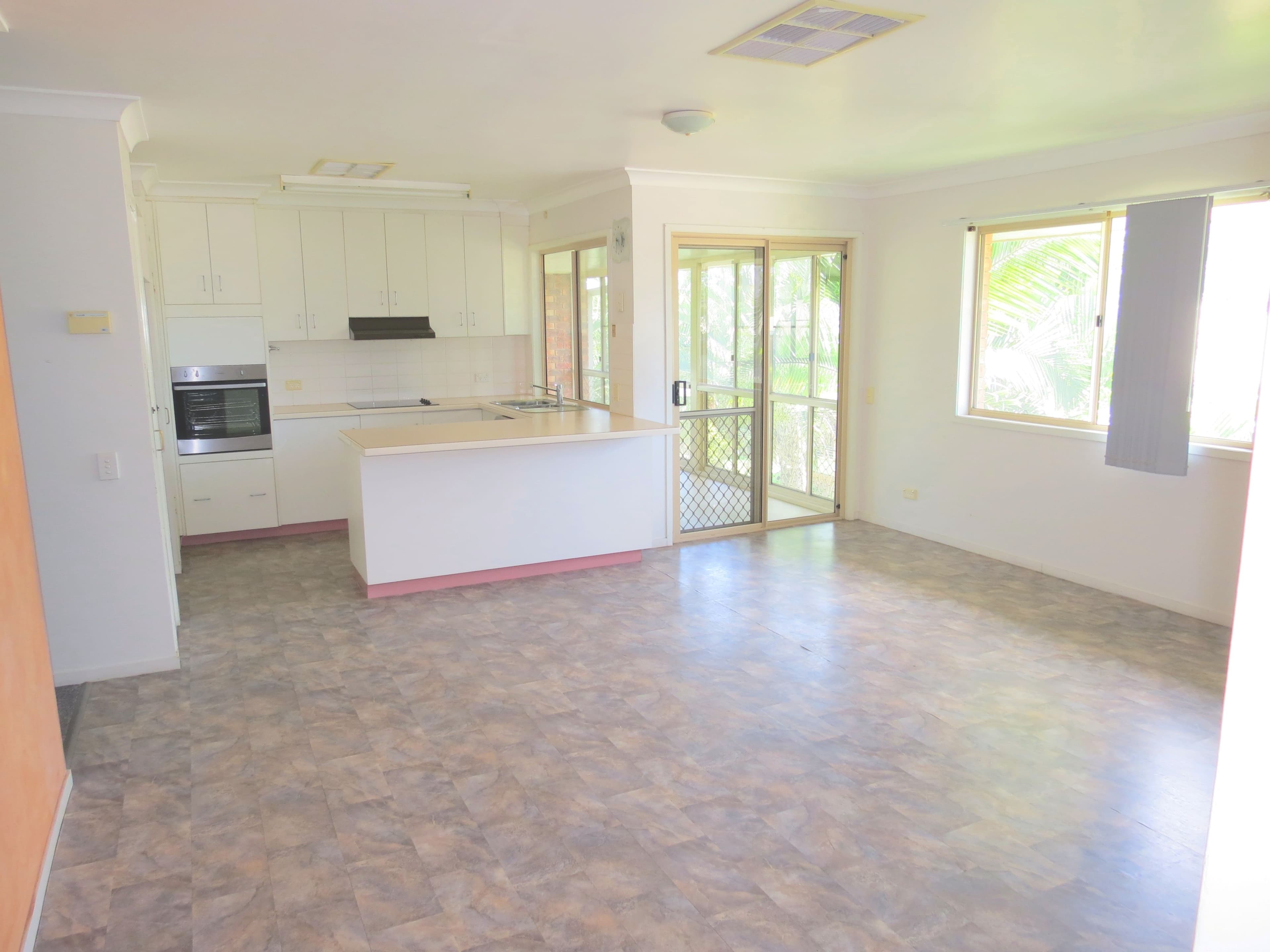 3 Chalmers Crescent, Emerald QLD 4720, Emerald - Thumbnail 2