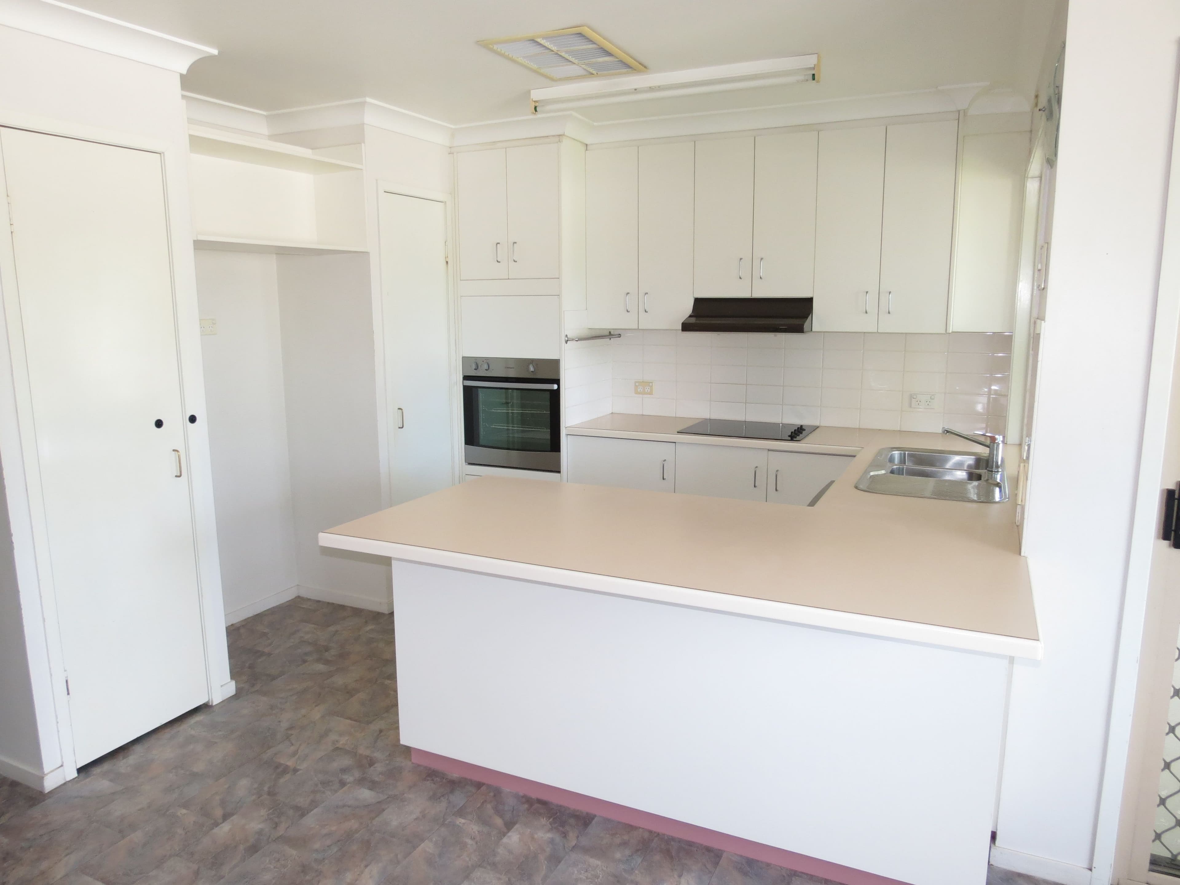 3 Chalmers Crescent, Emerald QLD 4720, Emerald - Thumbnail 3