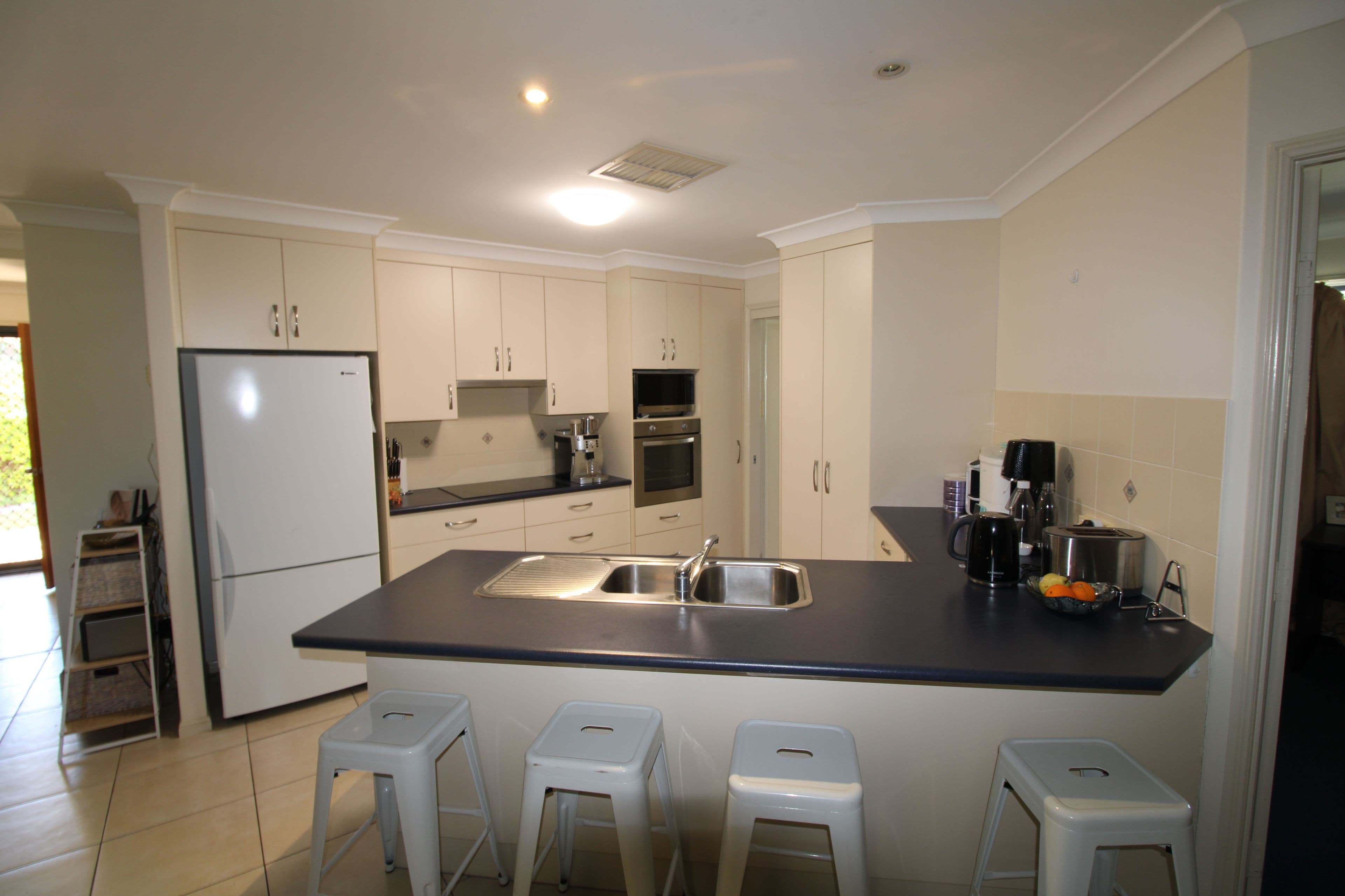 19 Roseanne Road, Emerald QLD 4720, Emerald - Thumbnail 2
