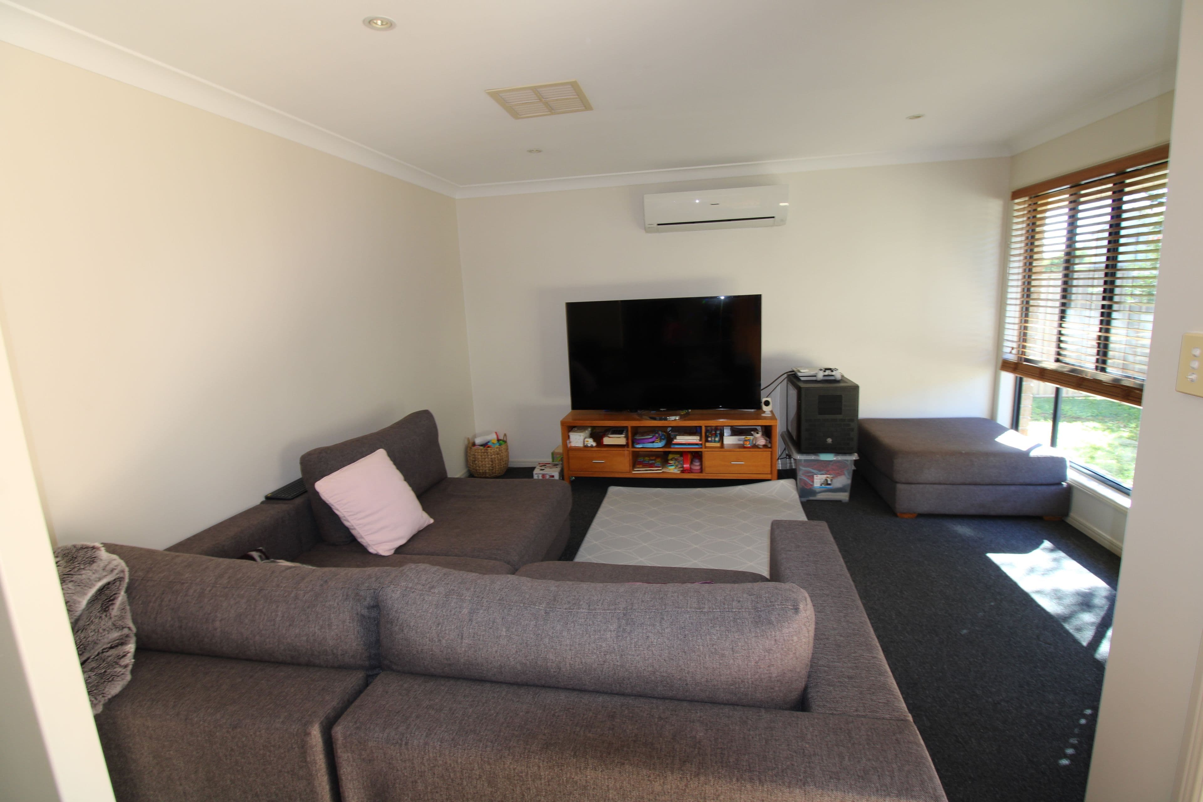 19 Roseanne Road, Emerald QLD 4720, Emerald - Thumbnail 3