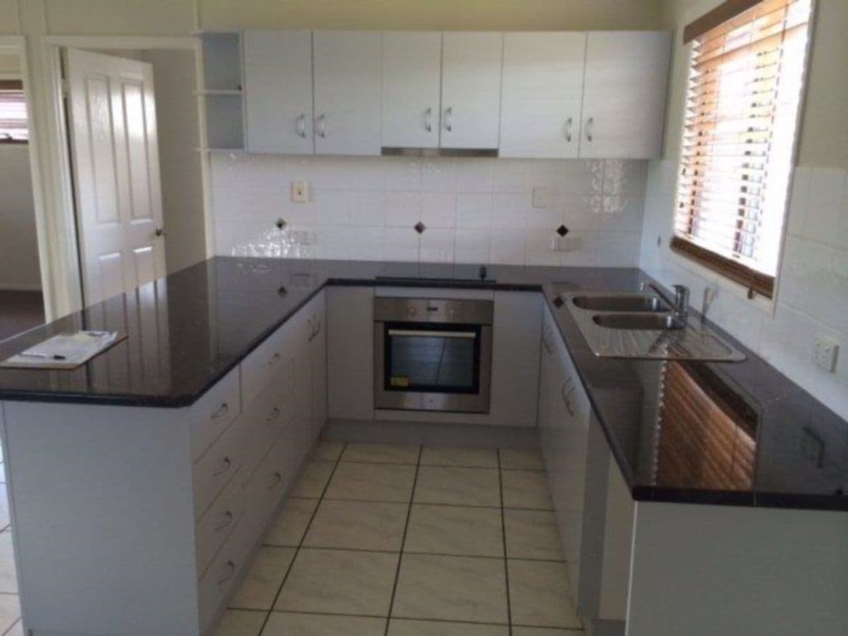 17 Burns Street, Capella QLD 4723, Capella - Thumbnail 5