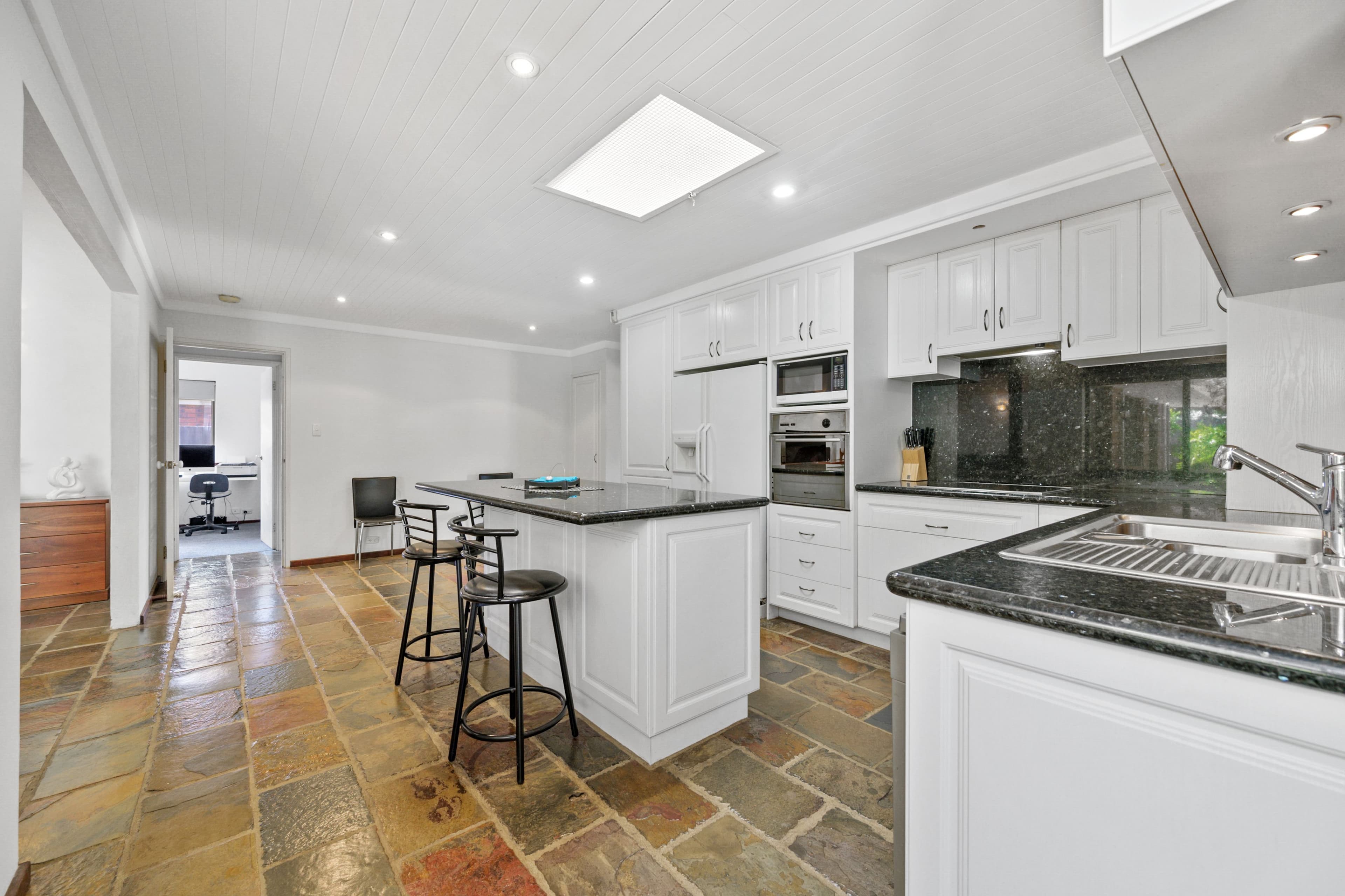 9 Southgate Court, Kingsley WA 6026, Kingsley - Thumbnail 7