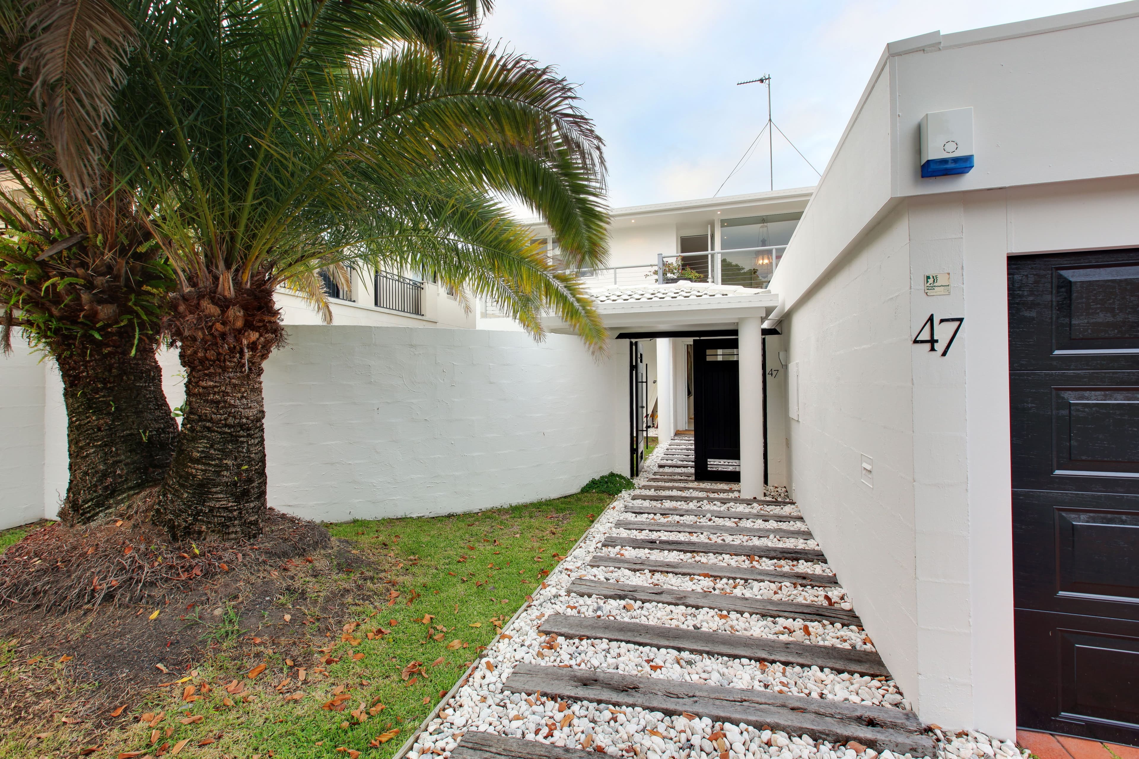 47 Cronin Avenue, Main Beach QLD 4217, Main Beach - Thumbnail 3