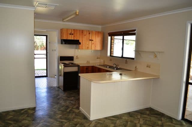 80 Winton, GOONDIWINDI QLD 4390, Goondiwindi - Thumbnail 3