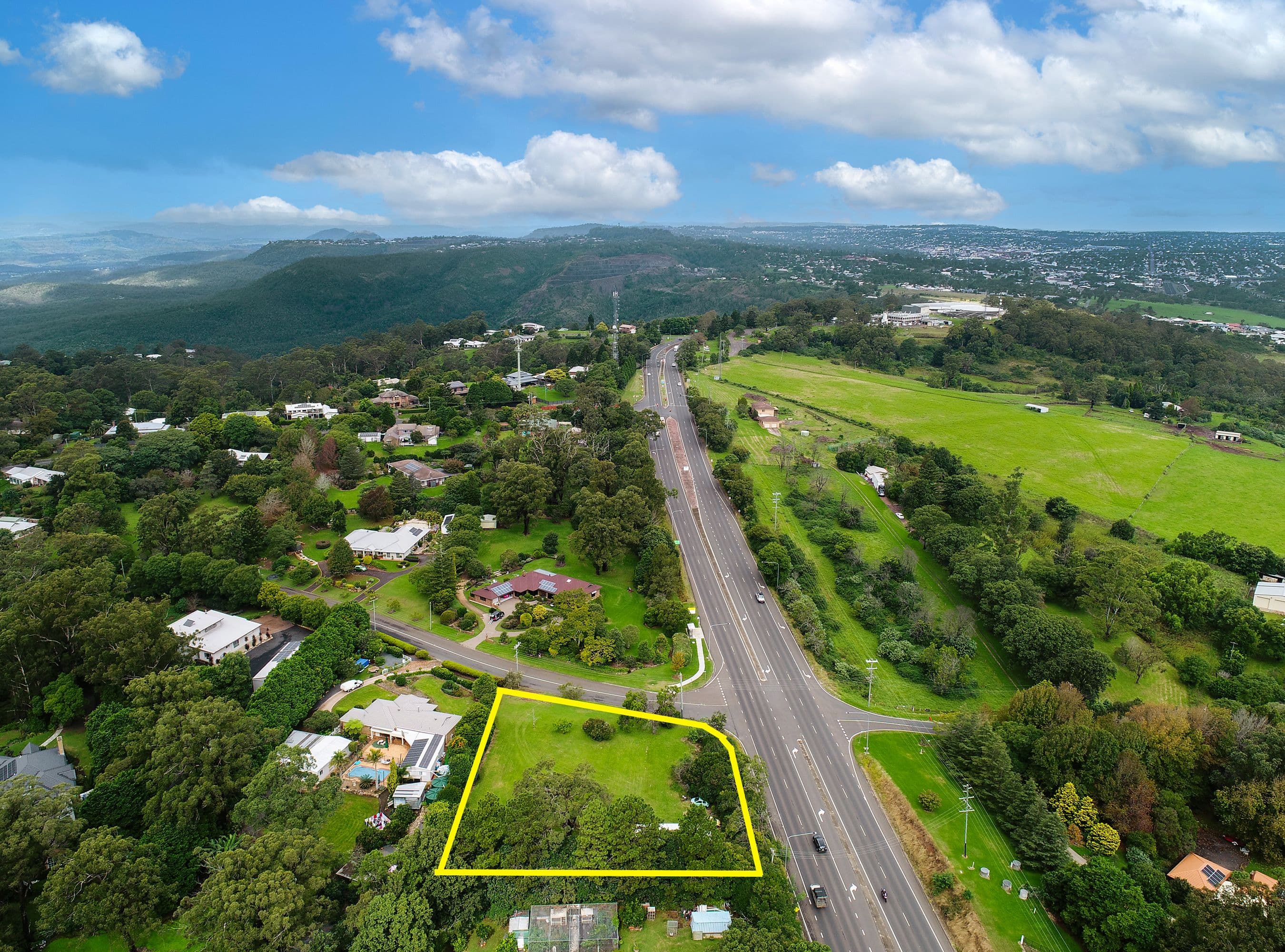 36 Grey Gums Drive, Blue Mountain Heights QLD 4350, Blue Mountain Heights - Thumbnail 2