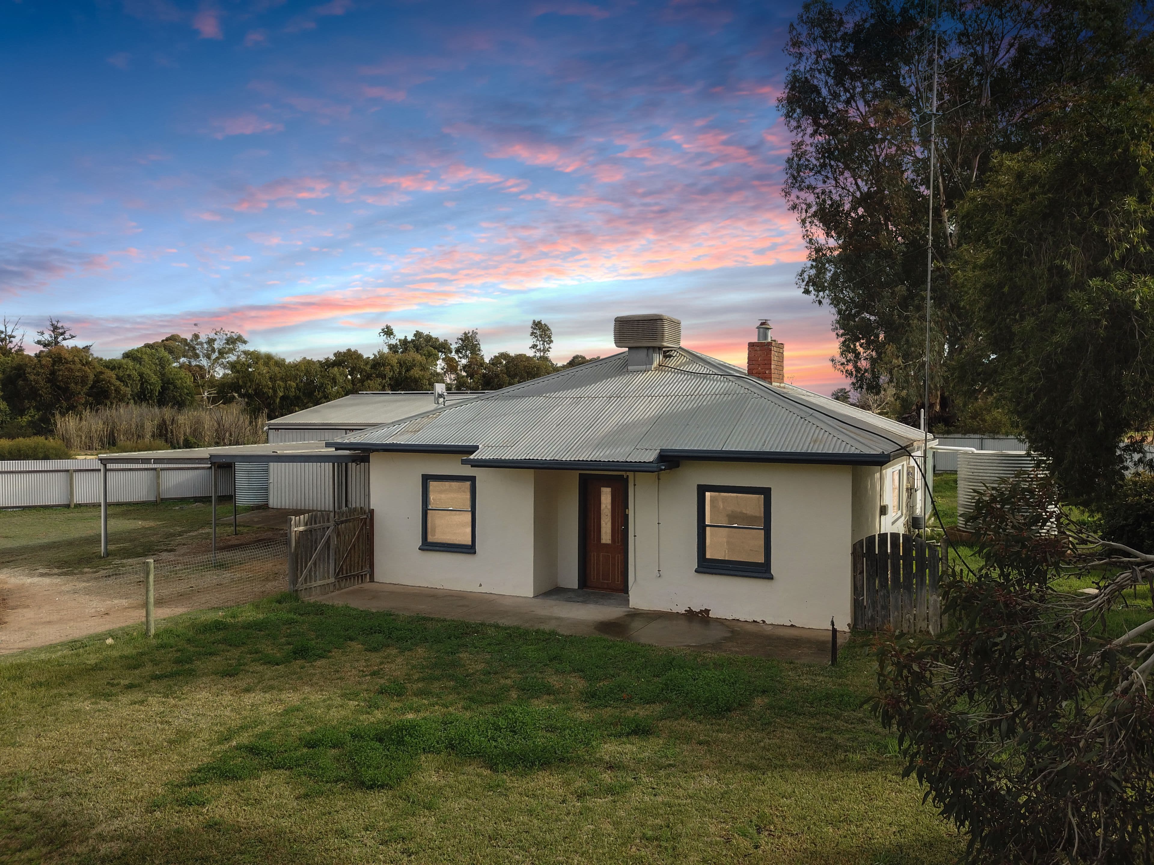 198 Dunstan Road, Waikerie SA 5330, Waikerie - Image 1