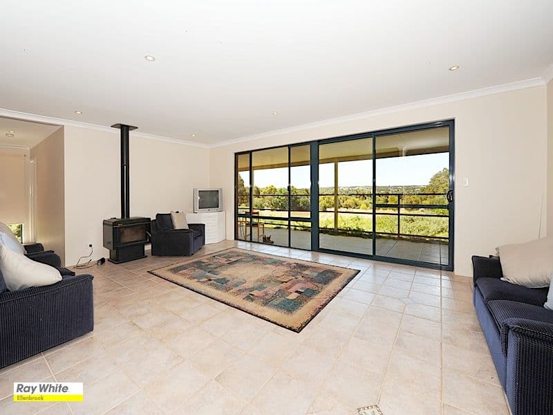 6 Murray Grey Circle, LOWER CHITTERING WA 6084, Lower Chittering - Thumbnail 5