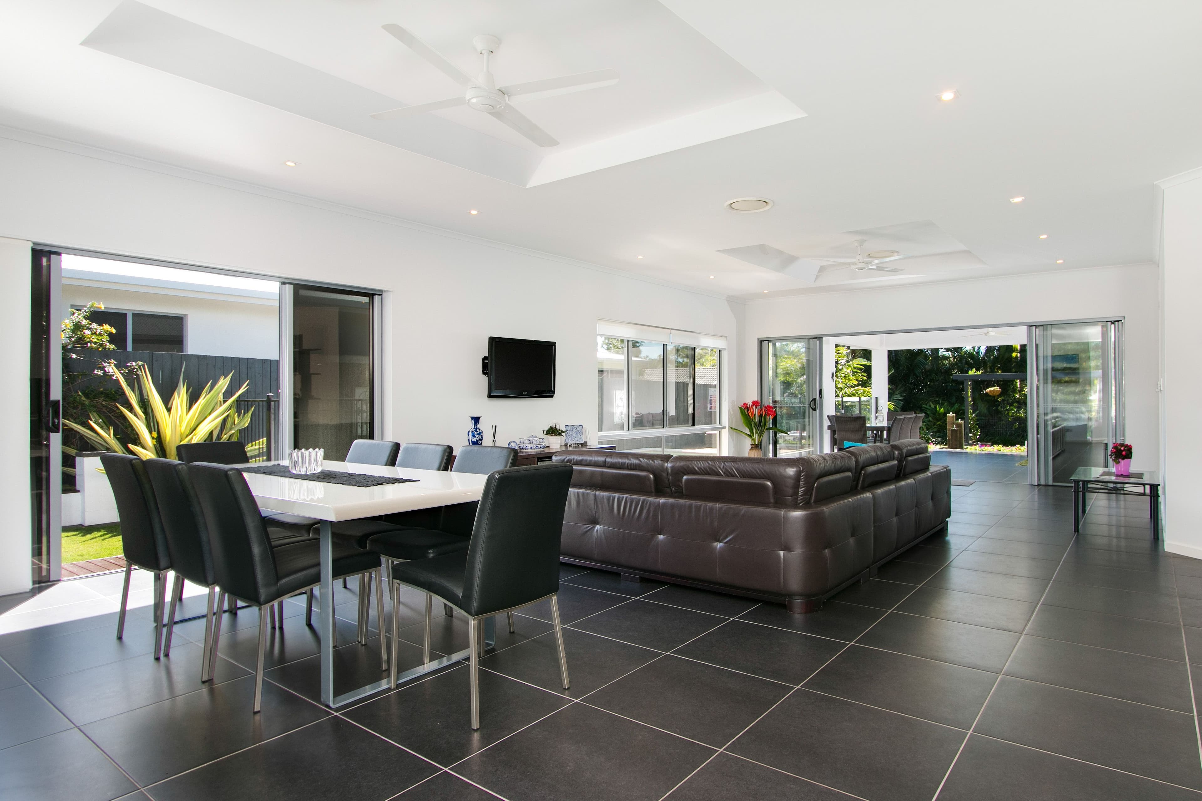 6 McAlister Avenue, Kewarra Beach QLD 4879, Kewarra Beach - Thumbnail 2