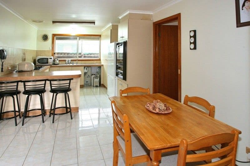 2 Kurrajong Drive, ALTONA MEADOWS VIC 3028, Altona Meadows - Thumbnail 4