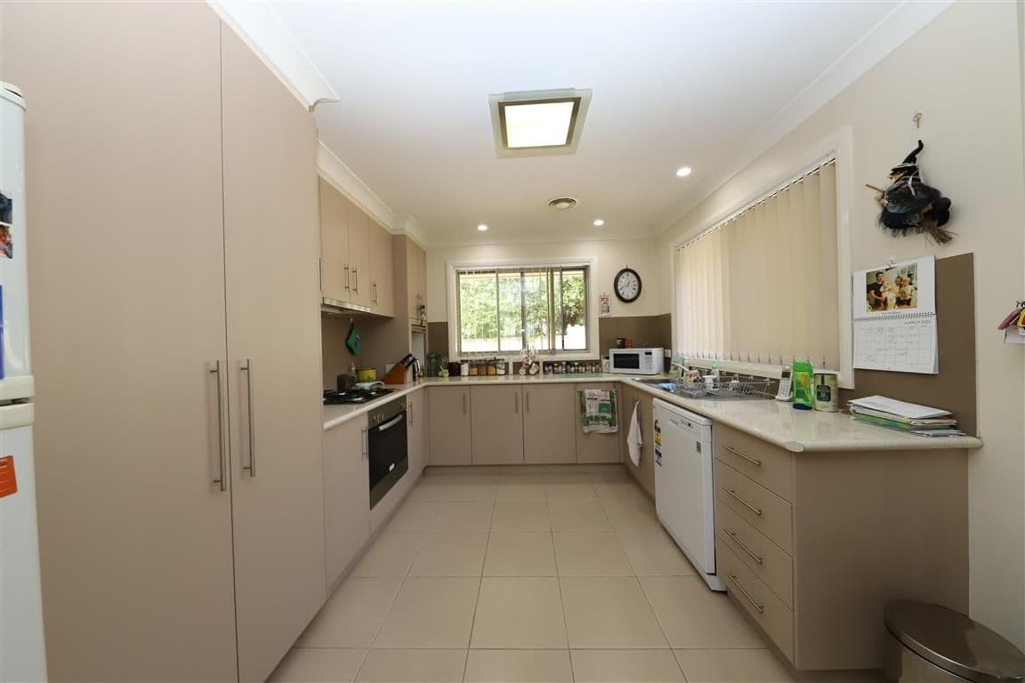3 Chisholm Place, Tumut NSW 2720, Tumut - Thumbnail 3