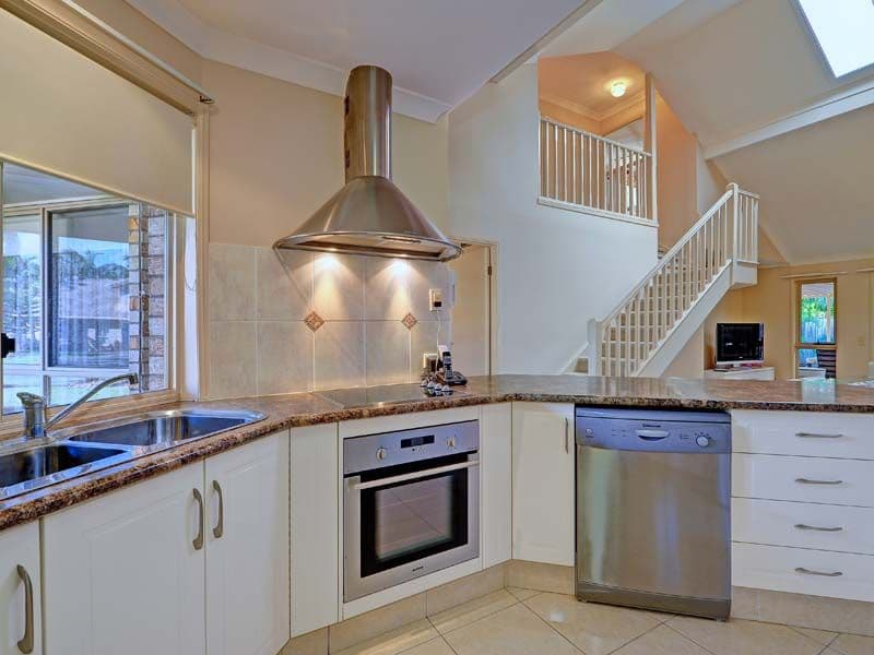 264 Oxley Drive, COOMBABAH QLD 4216, Coombabah - Thumbnail 5