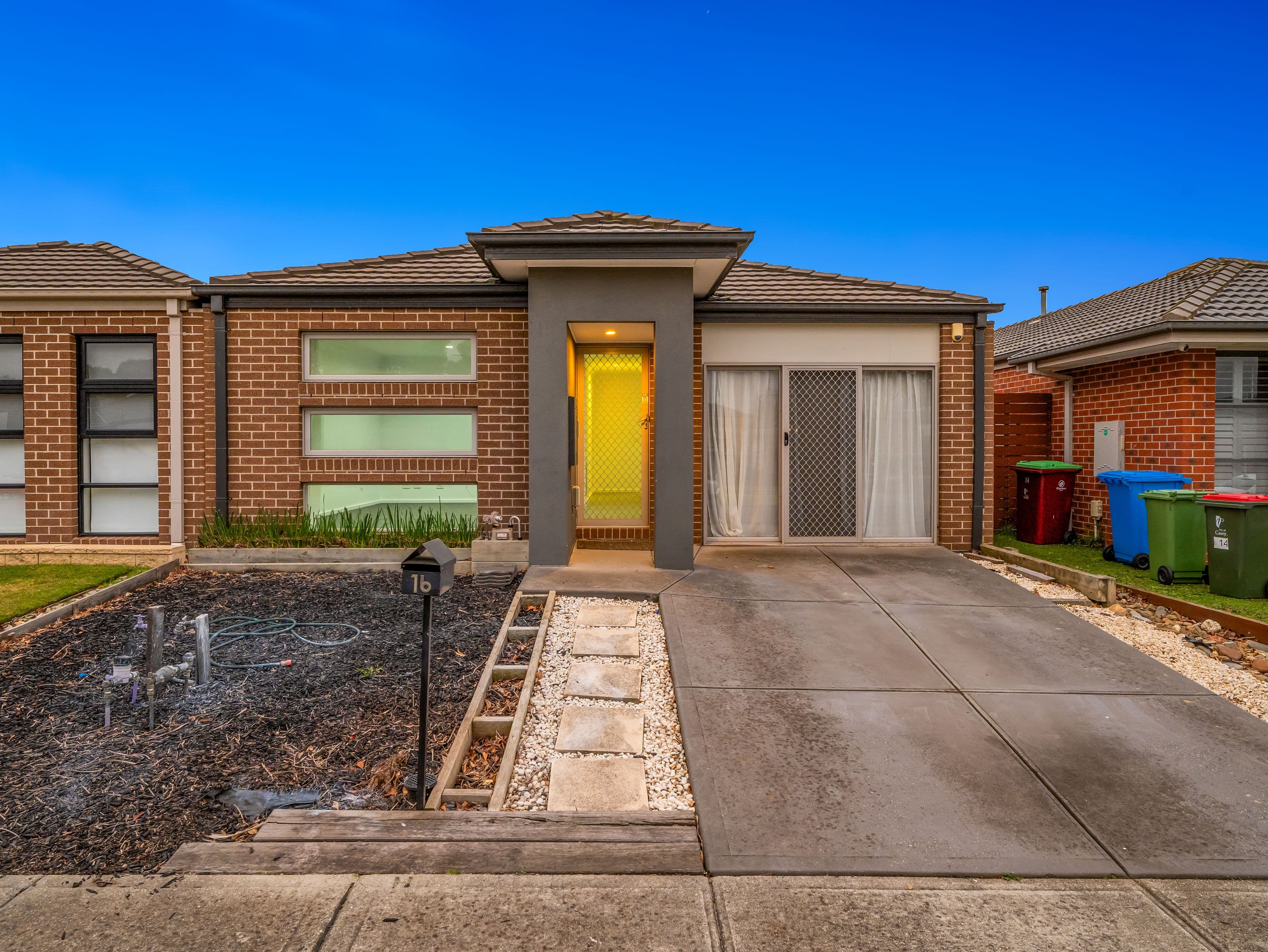 16 Illawarra Avenue, Clyde VIC 3978, Clyde - Thumbnail 2