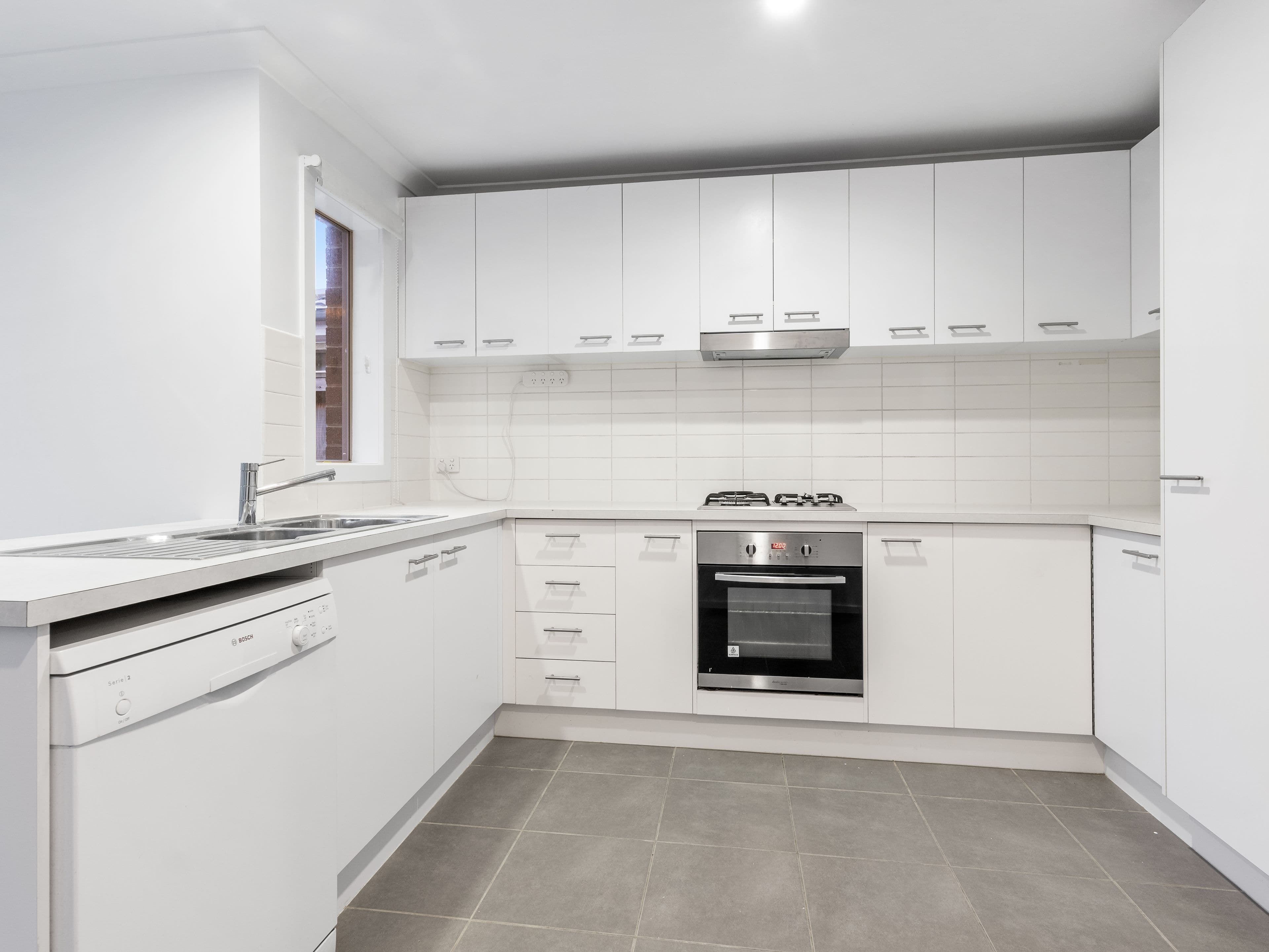 16 Illawarra Avenue, Clyde VIC 3978, Clyde - Thumbnail 4