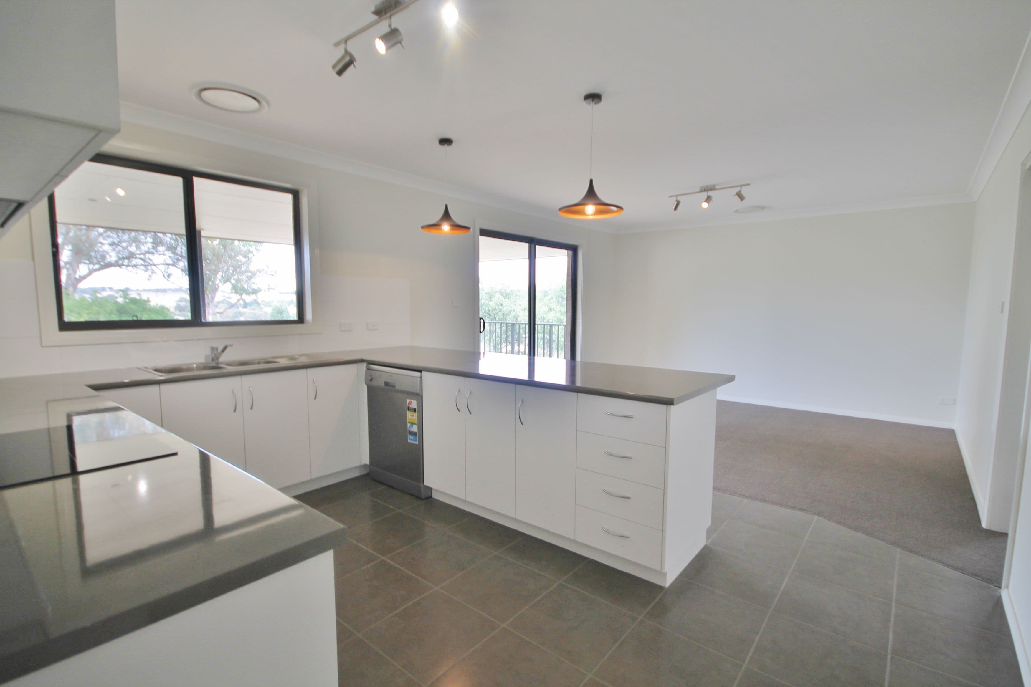 16 Henry Place, Young - Thumbnail 4