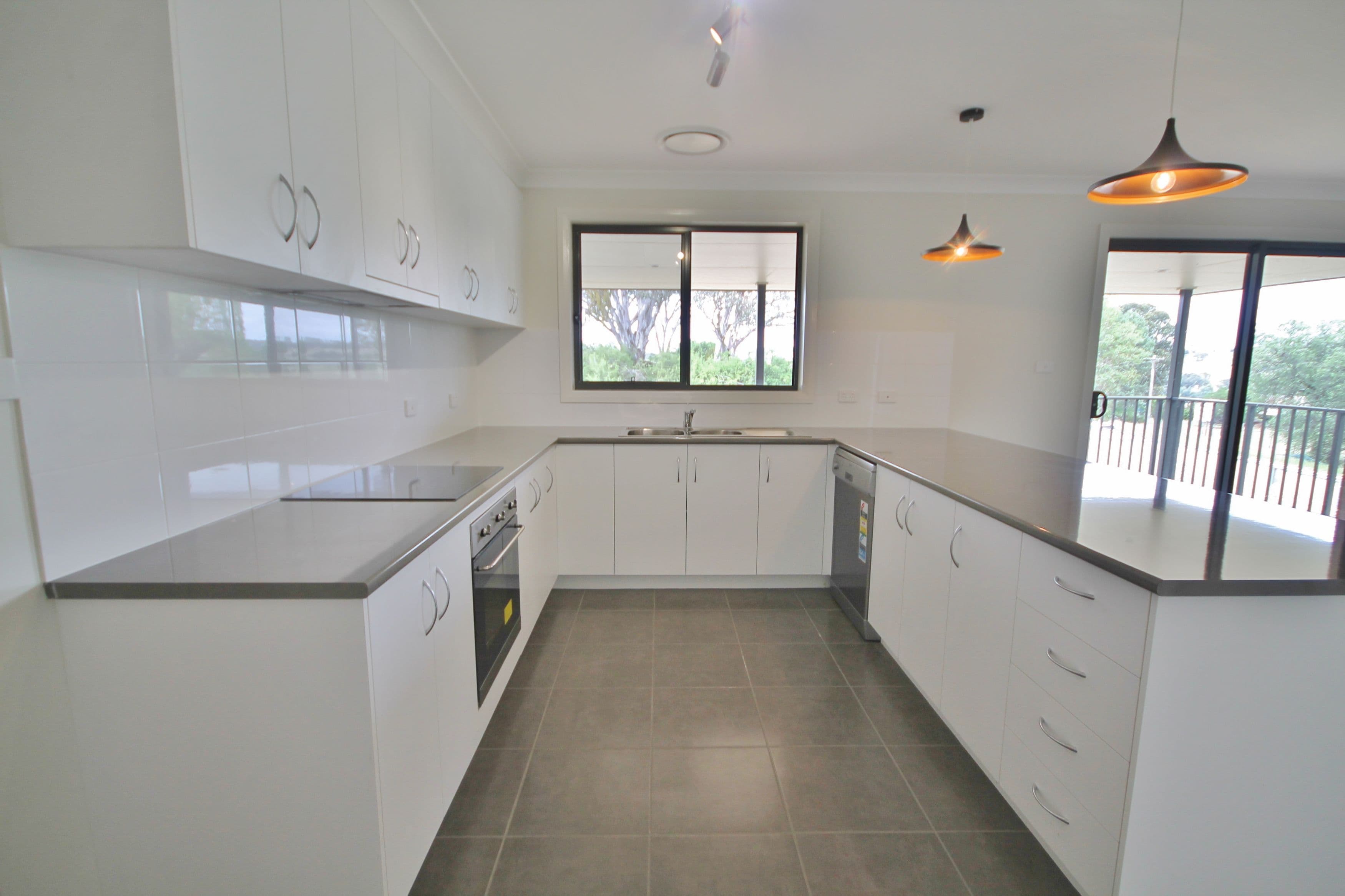 16 Henry Place, Young - Thumbnail 5