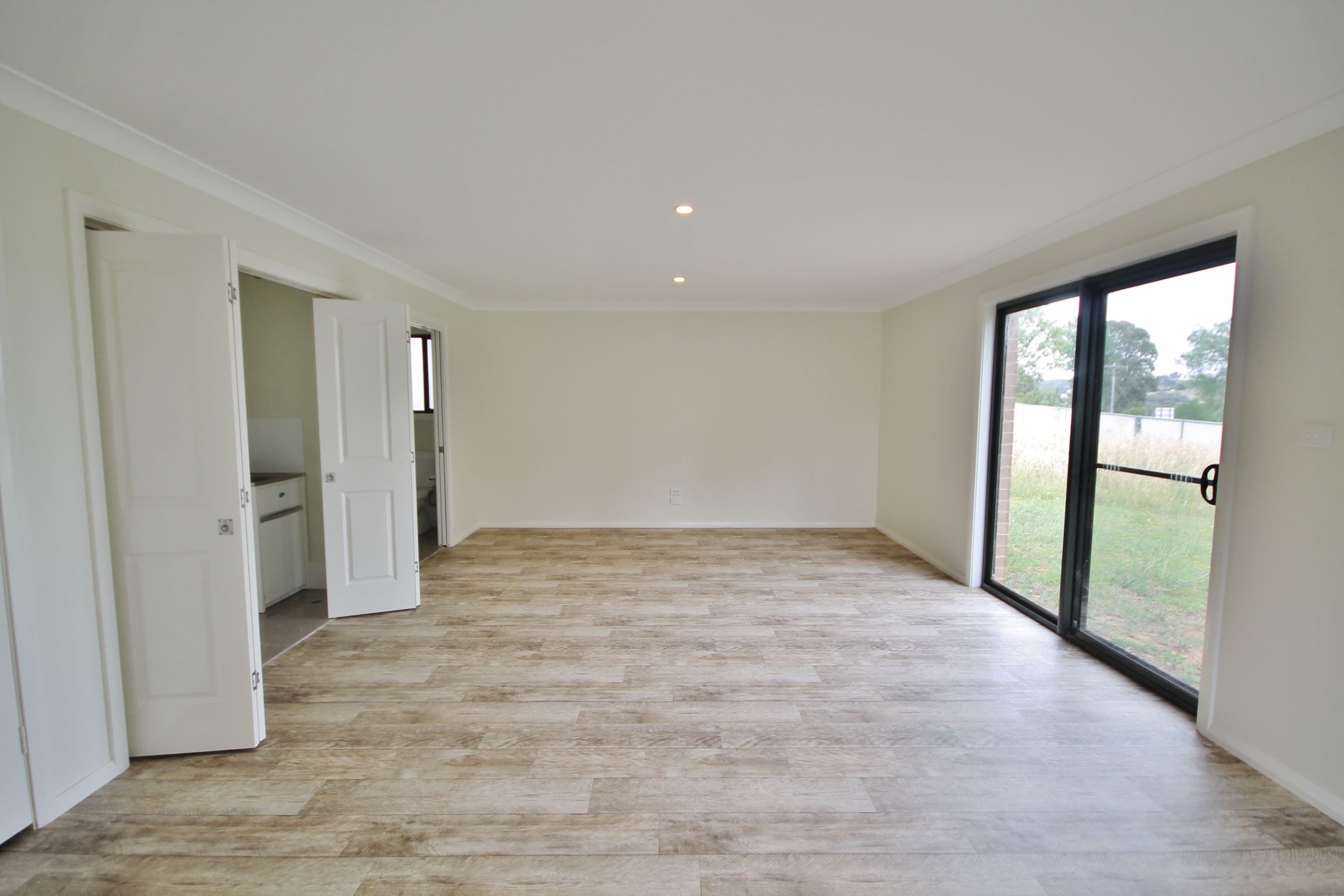 16 Henry Place, Young - Thumbnail 7