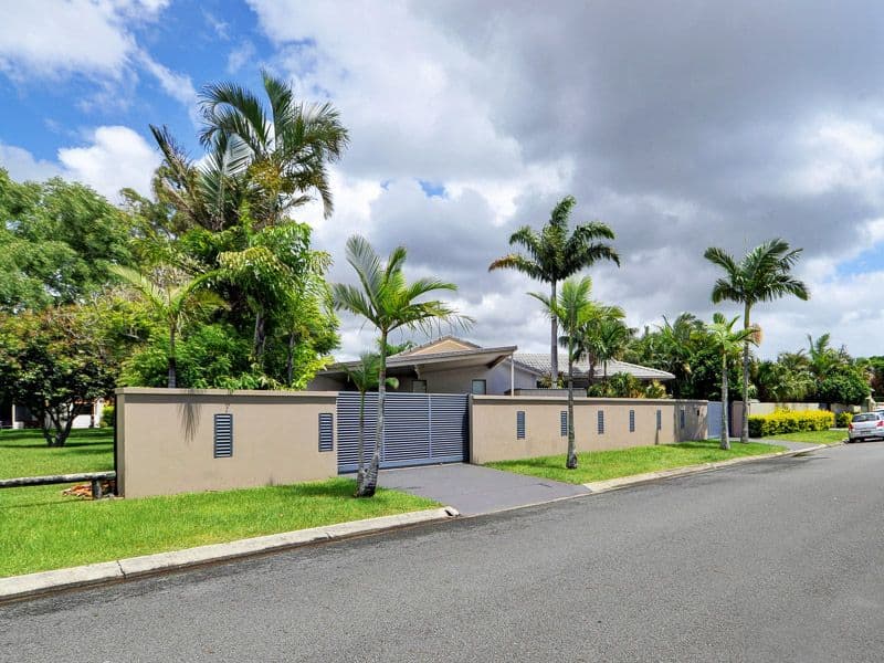 4 Helm Court, Mermaid Waters QLD 4218, Mermaid Waters - Thumbnail 2