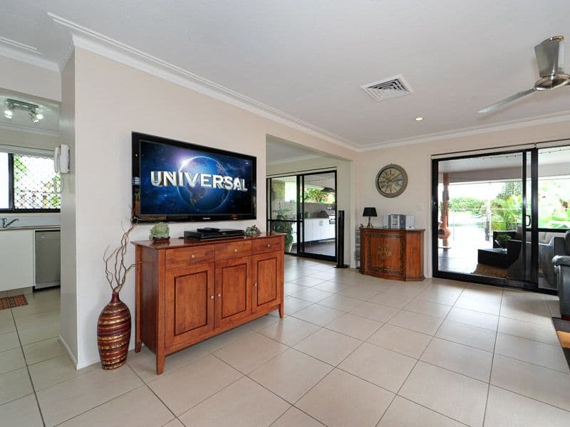4 Helm Court, Mermaid Waters QLD 4218, Mermaid Waters - Thumbnail 6