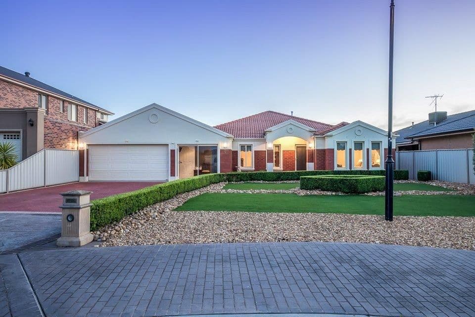 8 Cinel Court, Truganina VIC 3029, Truganina - Thumbnail 2