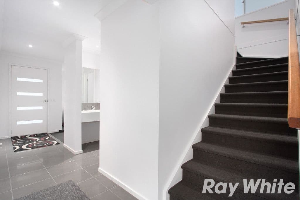 50 Clarendon Street, Pakenham VIC 3810, Pakenham - Thumbnail 2