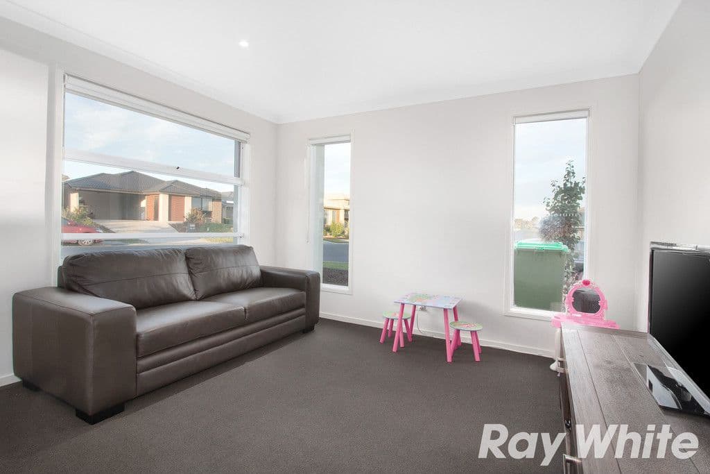 50 Clarendon Street, Pakenham VIC 3810, Pakenham - Thumbnail 4