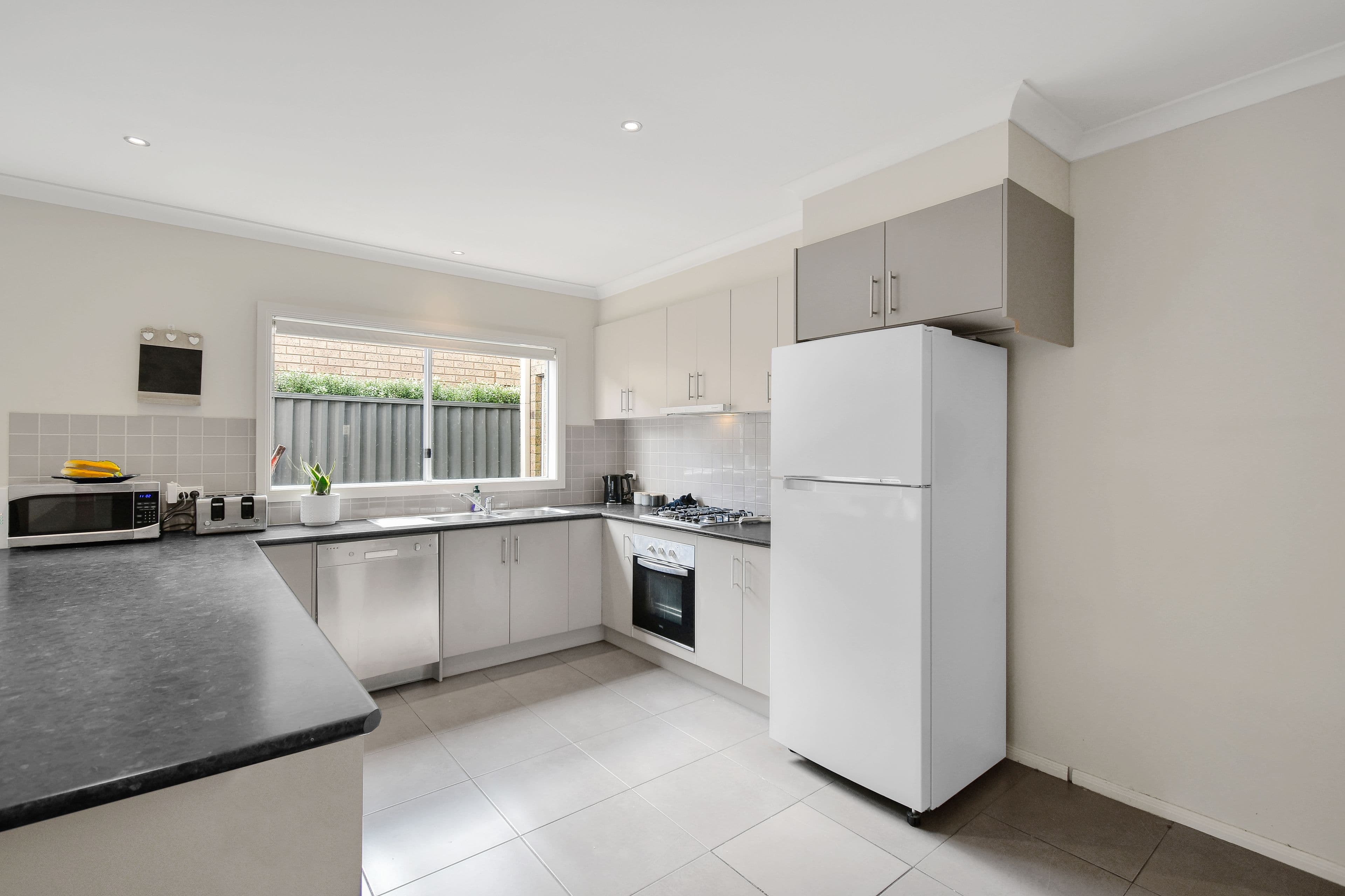 8 Platt Close, Pakenham VIC 3810, Pakenham - Thumbnail 2