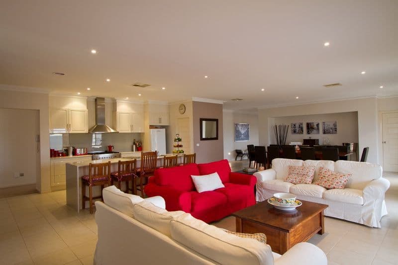 28 The Strand, SUNBURY VIC 3429, Sunbury - Thumbnail 4