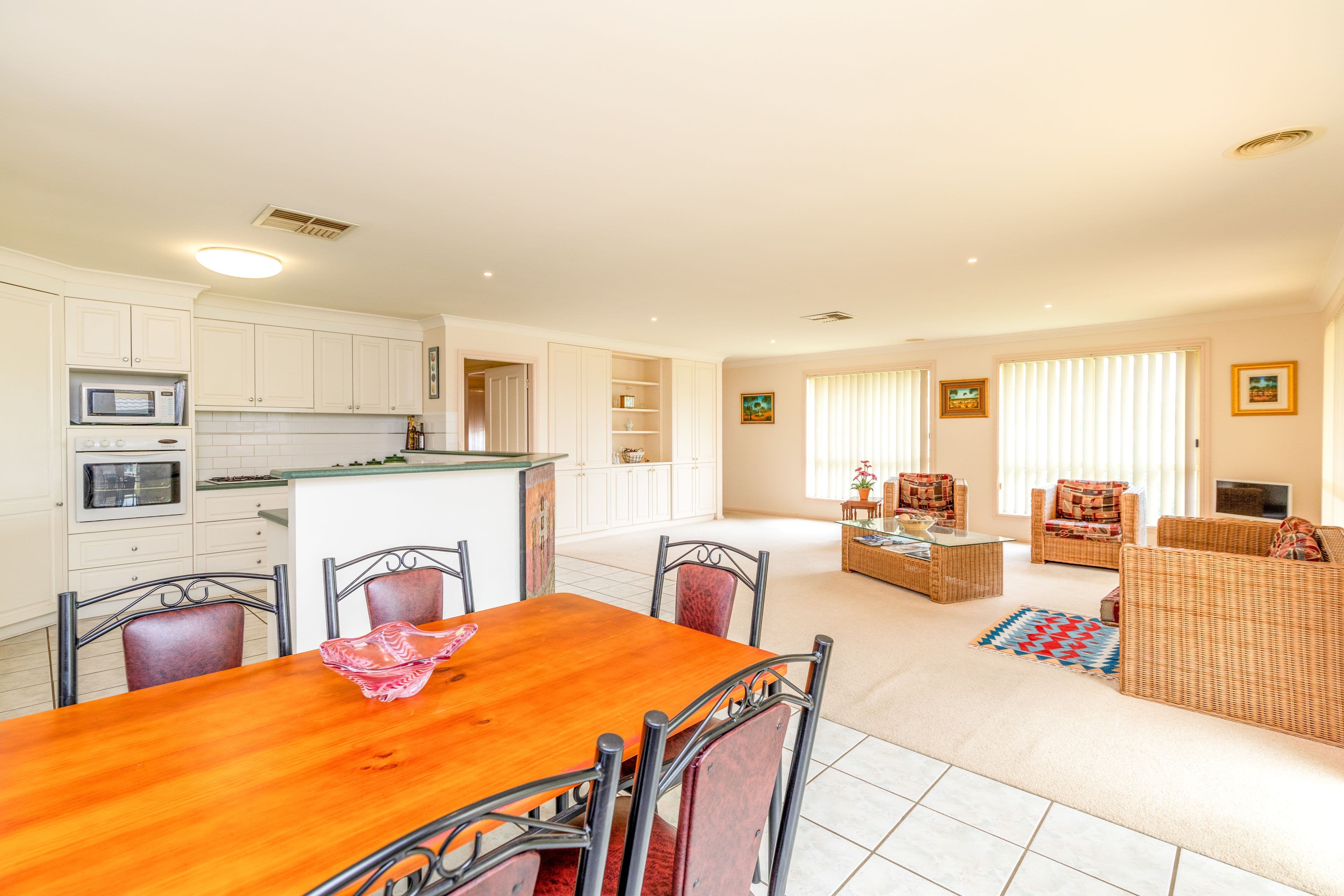 9 Lakehaven Drive, Lake Albert NSW 2650, Lake Albert - Thumbnail 4