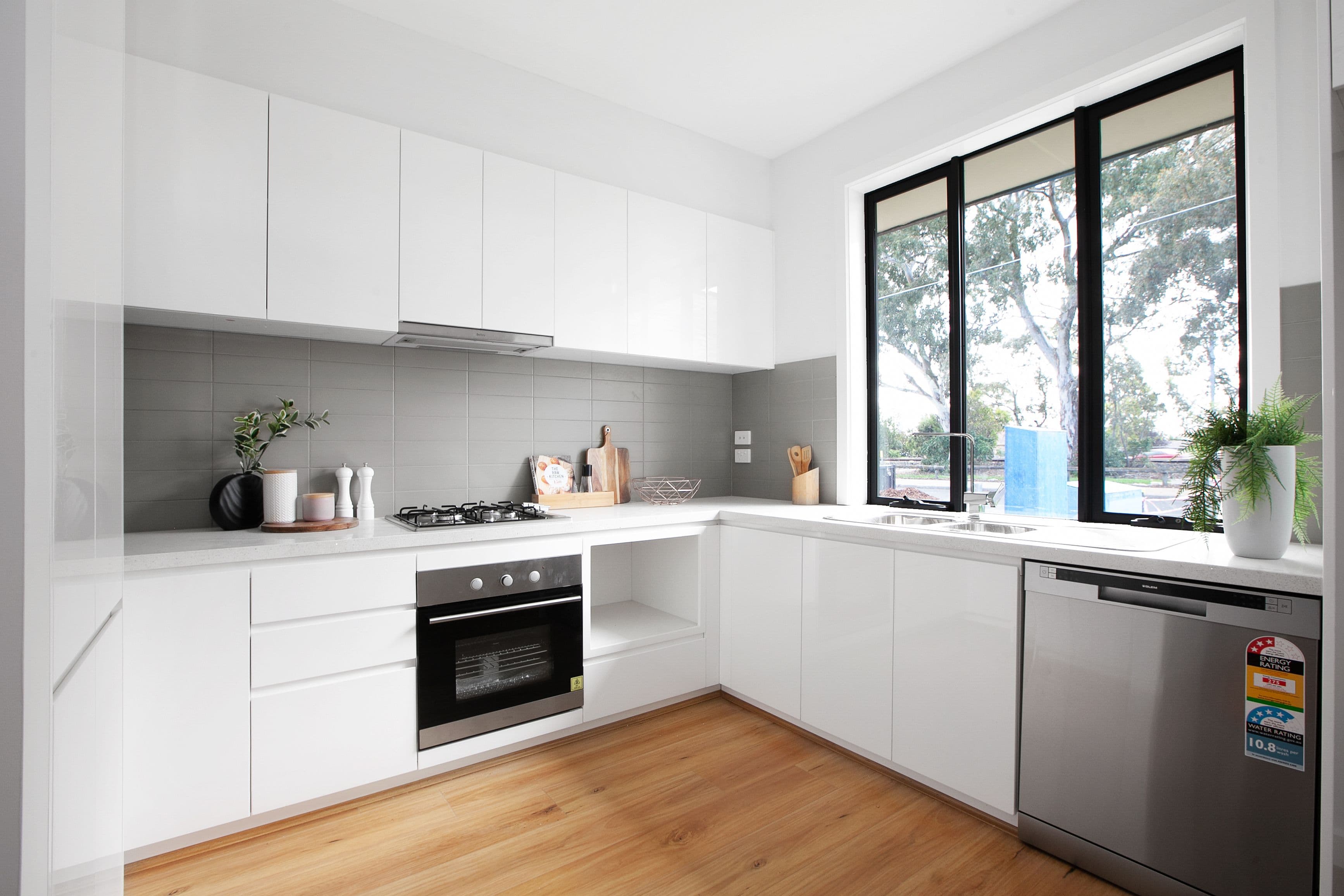 6 Johnson Street, Reservoir VIC 3073, Reservoir - Thumbnail 6
