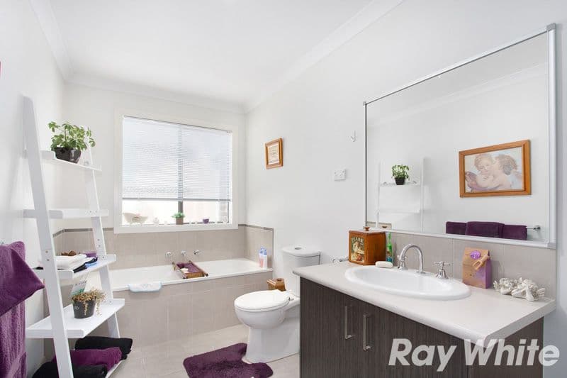 92 Melissa Way, Pakenham VIC 3810, Pakenham - Thumbnail 3