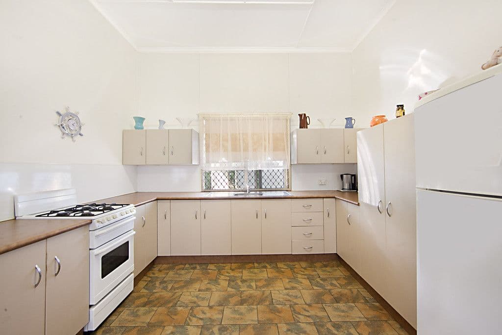 21 Ireland Street, Oonoonba QLD 4811, Oonoonba - Thumbnail 2