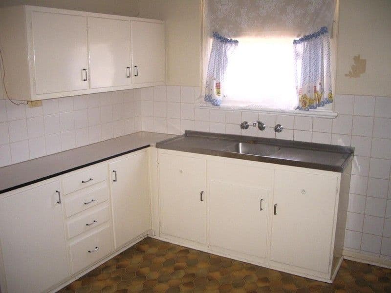 9 Elizabeth Avenue, BORDERTOWN SA 5268, Bordertown - Thumbnail 2