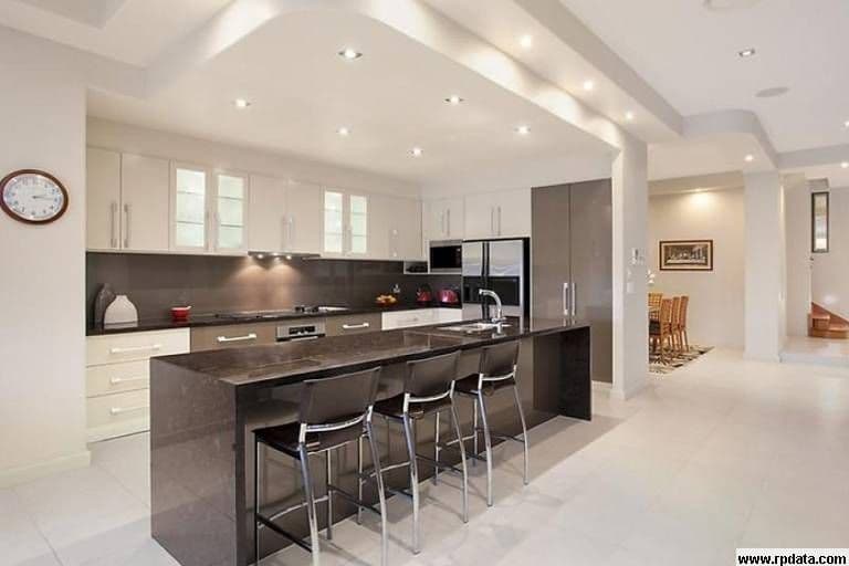 137 Sir Bruce Small Boulevard, BENOWA WATERS QLD 4217, Benowa - Thumbnail 2
